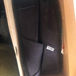 Brand new black Toms